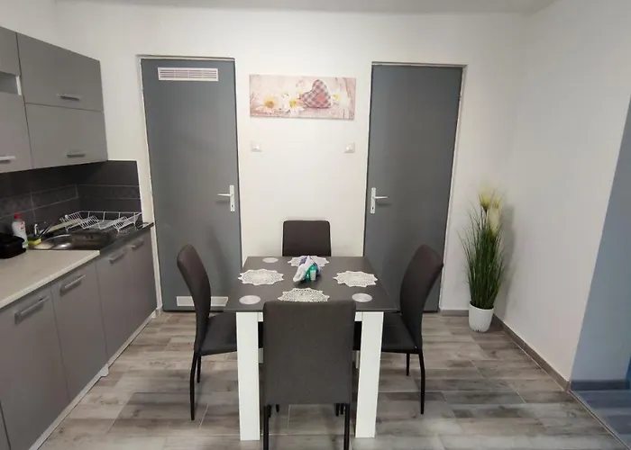 Freedom-fehervar Székesfehérvár